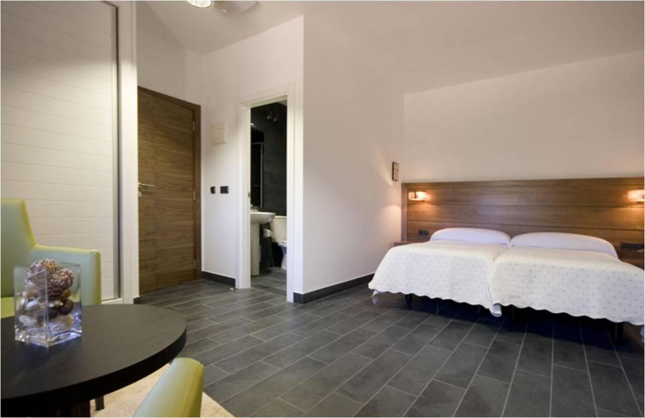 Hotel Hospederia Convento San Francisco Santo Domingo De Silos Habitación foto